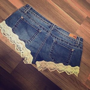 Almost Famous Junior Shorts 💚